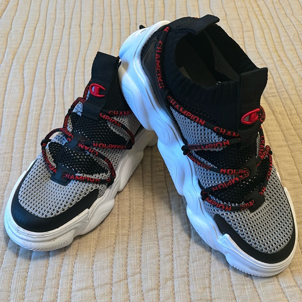 Boys tennis shoe